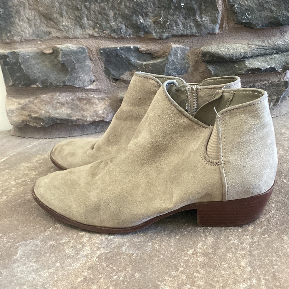 Boots - Picture 3 of 4